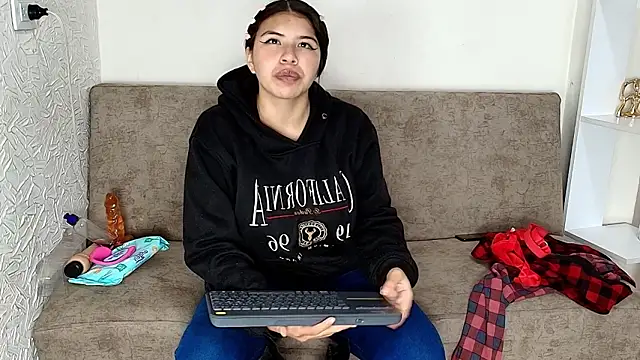 Nahomi rous777 online show from February 2026 06:16:01 PM