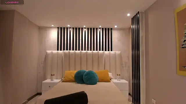 Snapshot of RossiRivers chatting on December 2025 11:27:02 AM RossiRivers online show from December 2025 11:27:02 AM