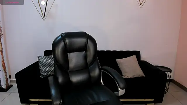 Snapshot of RossiRivers chatting on February 2026 12:20:01 PM RossiRivers online show from February 2026 12:20:01 PM