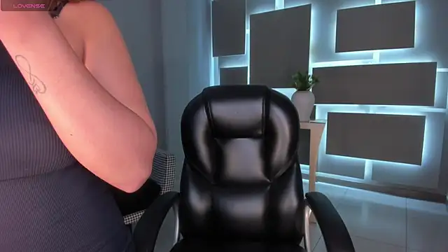 Snapshot of AmbarOwens chatting on January 2026 02:06:02 AM AmbarOwens online show from January 2026 02:06:02 AM