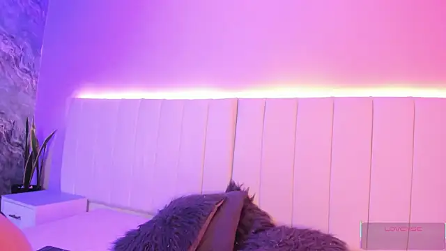 Snapshot of MHONIKBELUCCI chatting on May 2026 11:37:01 AM MHONIKBELUCCI online show from May 2026 11:37:01 AM