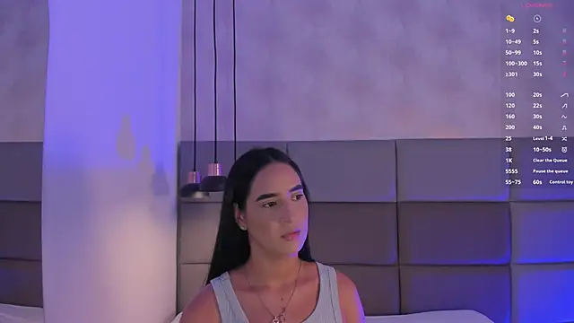 Snapshot of Emily_luve chatting on December 2025 07:44:01 PM Emily luve online show from December 2025 07:44:01 PM