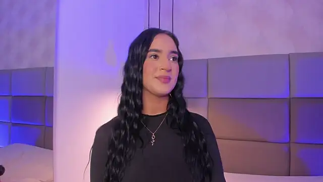 Snapshot of Emily_luve chatting on January 2026 03:27:02 PM Emily luve online show from January 2026 03:27:02 PM