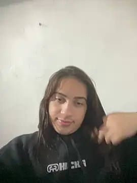 larysinha online show from May 2026 11:35:02 PM