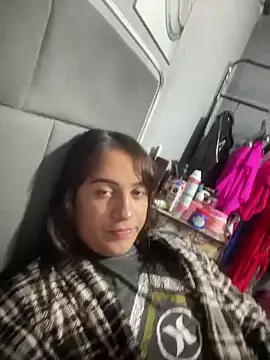 larysinha online show from May 2026 10:17:01 PM
