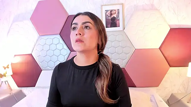 Snapshot of AriaRous chatting on April 2026 04:08:01 PM AriaRous online show from April 2026 04:08:01 PM