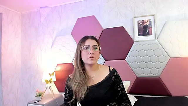 Snapshot of AriaRous chatting on April 2026 04:31:02 PM AriaRous online show from April 2026 04:31:02 PM