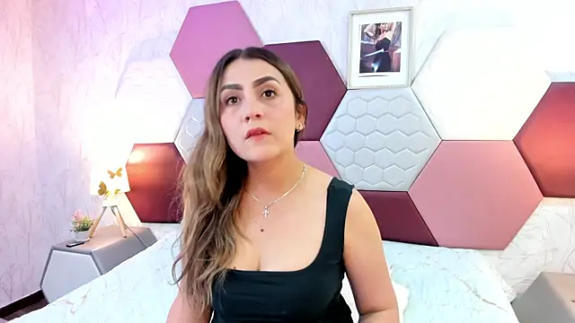 Snapshot of AriaRous chatting on April 2026 06:05:02 PM AriaRous online show from April 2026 06:05:02 PM