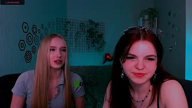 Snapshot of mikameovv chatting on February 2026 08:15:01 PM mikameovv online show from February 2026 08:15:01 PM