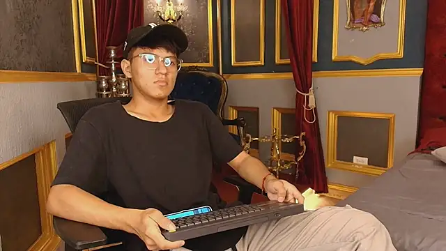 Snapshot of isaac_grimm chatting on January 2026 03:19:02 AM isaac grimm online show from January 2026 03:19:02 AM