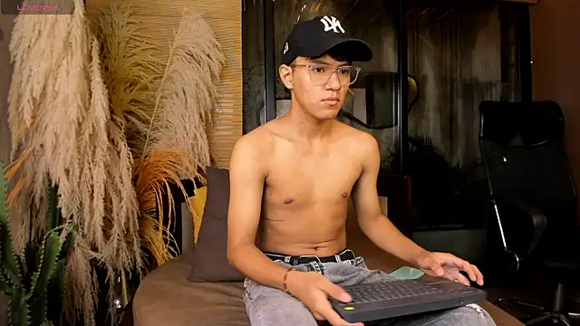 Snapshot of isaac_grimm chatting on January 2026 03:11:02 AM isaac grimm online show from January 2026 03:11:02 AM