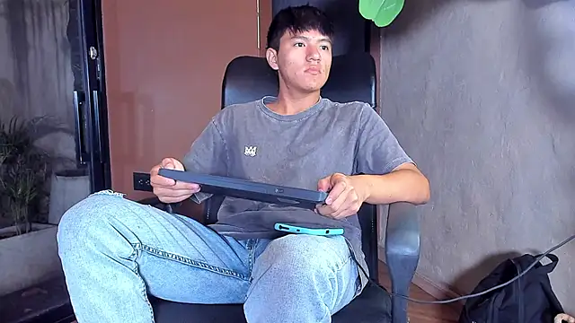 Snapshot of isaac_grimm chatting on January 2026 03:10:01 AM isaac grimm online show from January 2026 03:10:01 AM