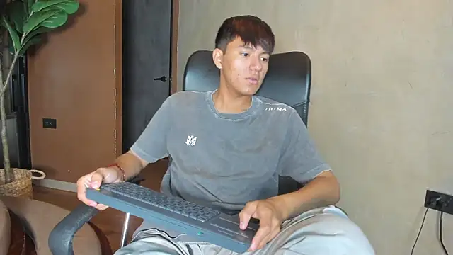 Snapshot of isaac_grimm chatting on February 2026 03:22:02 AM isaac grimm online show from February 2026 03:22:02 AM