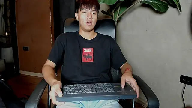 Snapshot of isaac_grimm chatting on February 2026 03:00:02 AM isaac grimm online show from February 2026 03:00:02 AM