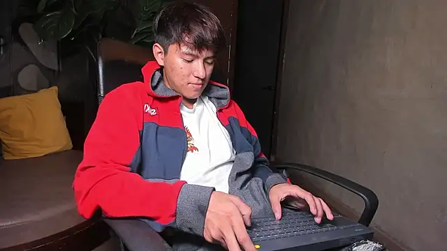 Snapshot of isaac_grimm chatting on February 2026 05:25:02 AM isaac grimm online show from February 2026 05:25:02 AM