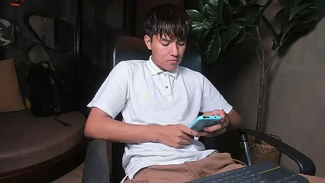 Snapshot of isaac_grimm chatting on February 2026 02:52:01 AM isaac grimm online show from February 2026 02:52:01 AM