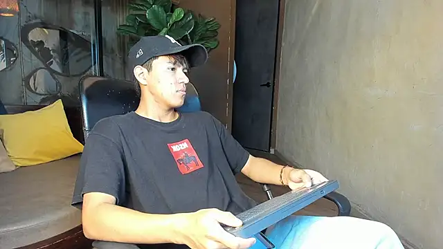 Snapshot of isaac_grimm chatting on February 2026 03:07:01 AM isaac grimm online show from February 2026 03:07:01 AM