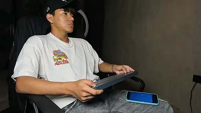 Snapshot of isaac_grimm chatting on February 2026 03:04:02 AM isaac grimm online show from February 2026 03:04:02 AM