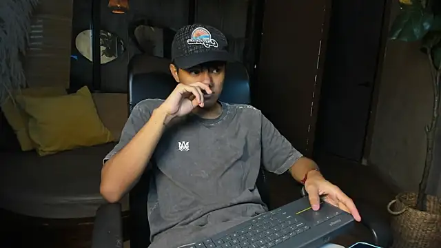 Snapshot of isaac_grimm chatting on February 2026 03:27:02 AM isaac grimm online show from February 2026 03:27:02 AM