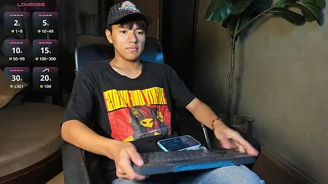 Snapshot of isaac_grimm chatting on February 2026 03:05:01 AM isaac grimm online show from February 2026 03:05:01 AM