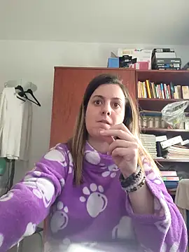 Snapshot of Sareyxon chatting on December 2025 10:00:02 AM Sareyxon online show from December 2025 10:00:02 AM