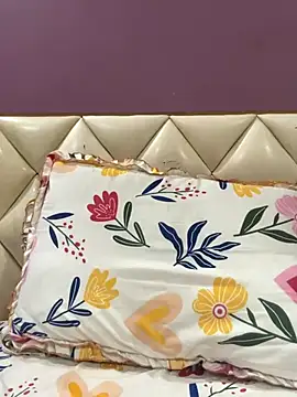 Snapshot of maya00mayaa chatting on December 2025 10:55:01 AM maya00mayaa online show from December 2025 10:55:01 AM