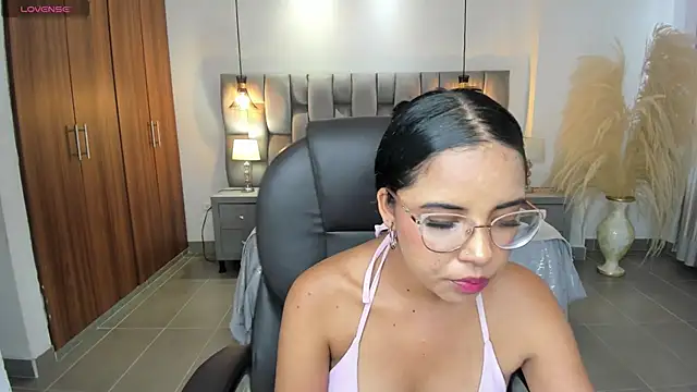 alana martiins online show from July 2026 07:49:01 PM