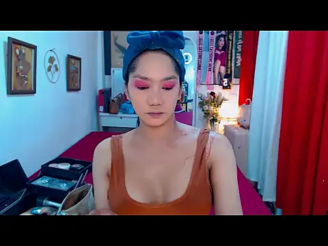 Snapshot of UrScreenGoddess chatting on December 2025 08:59:01 PM UrScreenGoddess online show from December 2025 08:59:01 PM