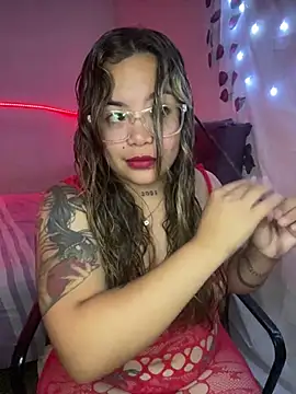 Snapshot of Lindalatina2001 chatting on January 2026 01:10:02 AM Lindalatina2001 online show from January 2026 01:10:02 AM