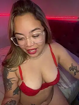 Snapshot of Lindalatina2001 chatting on February 2026 01:27:01 AM Lindalatina2001 online show from February 2026 01:27:01 AM