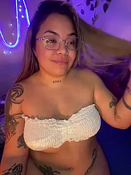 Lindalatina2001 online show from June 2026 04:27:02 PM