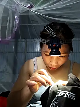 Snapshot of Evelyn-n chatting on December 2025 11:39:02 AM Evelyn-n online show from December 2025 11:39:02 AM