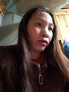 Snapshot of Evelyn-n chatting on February 2026 05:00:02 AM Evelyn-n online show from February 2026 05:00:02 AM