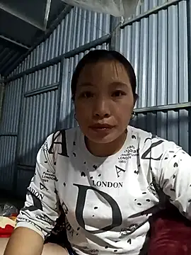 Snapshot of Evelyn-n chatting on February 2026 12:00:01 PM Evelyn-n online show from February 2026 12:00:01 PM