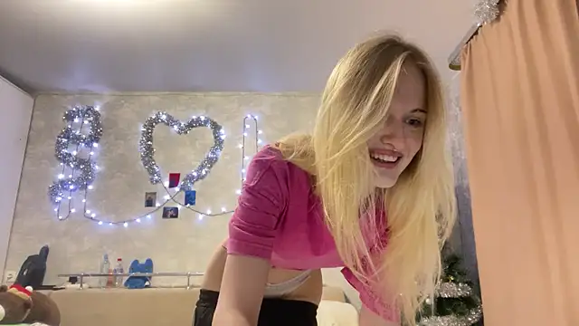 CelenFomes online show from December 2025 04:42:02 AM