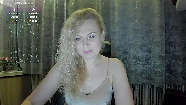 Snapshot of LanaLight_x chatting on January 2026 07:50:02 PM LanaLight x online show from January 2026 07:50:02 PM