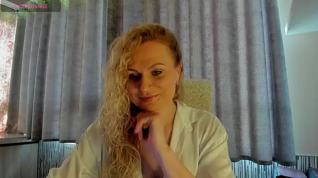 LanaLight x online show from May 2026 12:33:02 PM
