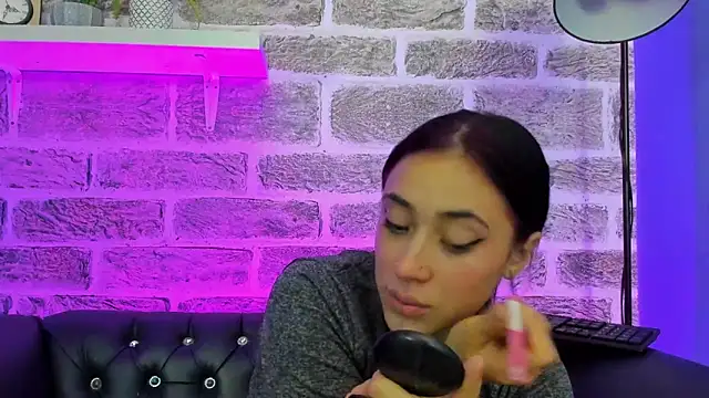 Ariana collinss online show from May 2026 01:17:02 PM