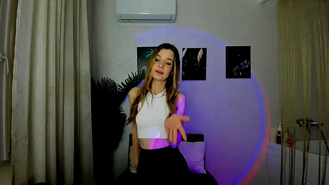 Snapshot of MidnighteAura chatting on January 2026 03:32:01 AM MidnighteAura online show from January 2026 03:32:01 AM