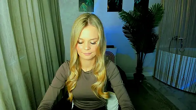 MidnighteAura online show from May 2026 11:40:01 AM