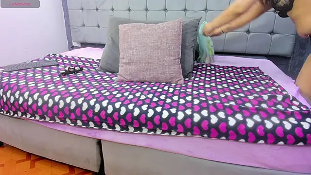 Snapshot of Messy_Karol_ chatting on December 2025 02:02:02 PM Messy Karol online show from December 2025 02:02:02 PM