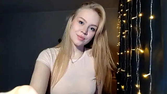 Snapshot of LunaPeony chatting on January 2026 09:35:01 AM LunaPeony online show from January 2026 09:35:01 AM