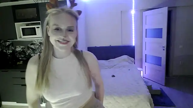 Snapshot of LunaPeony chatting on February 2026 02:26:01 PM LunaPeony online show from February 2026 02:26:01 PM