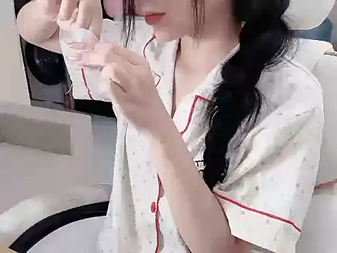 Yuyu-baobei online show from May 2026 05:18:02 PM