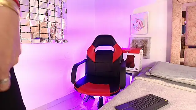 ElenaLauren online show from June 2026 02:33:02 PM