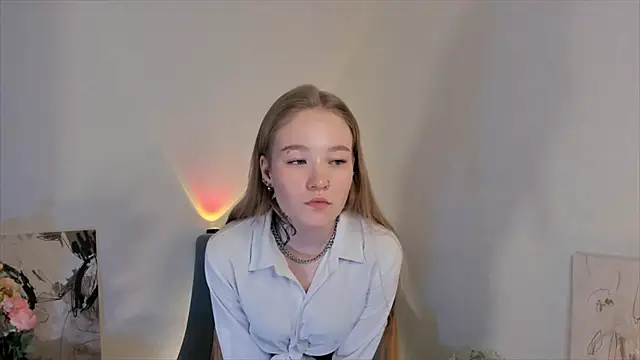 Snapshot of MaireLanda chatting on December 2025 04:18:02 AM MaireLanda online show from December 2025 04:18:02 AM