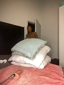 GiantClithpee online show from February 2025 03:32:02 AM