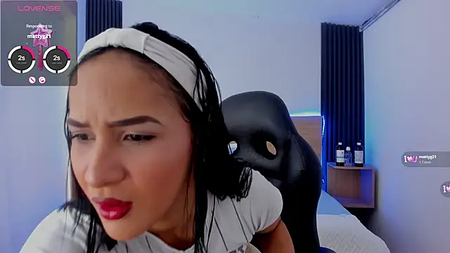 Snapshot of Samantha_luv_ chatting on February 2026 02:32:01 AM Samantha luv online show from February 2026 02:32:01 AM