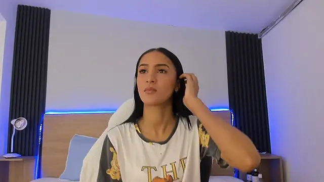 Snapshot of Samantha_luv_ chatting on February 2026 03:04:01 AM Samantha luv online show from February 2026 03:04:01 AM