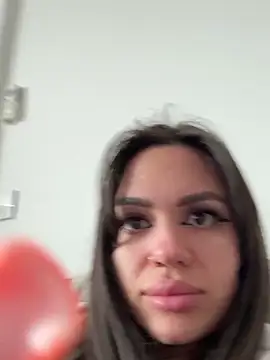 Snapshot of SiennaLuxexx chatting on February 2026 12:01:02 PM SiennaLuxexx online show from February 2026 12:01:02 PM